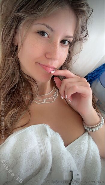 Felicity smoak leaked private photo uncensored HD quality