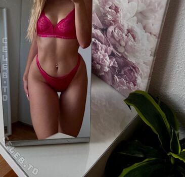 Ossi desi leaked private photo uncensored HD quality